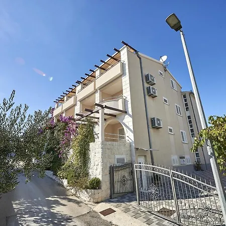 Apartment With A Parking Space Mavarstica, Ciovo - 17821