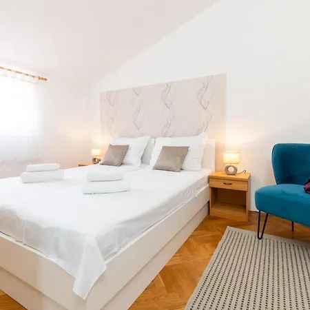 With Parking Space Mavarstica, Ciovo - 17821 *